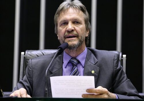 Reunião de líderes da Câmara é encerrada após mal súbito de deputado do PT