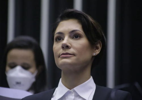 Michelle Bolsonaro será candidata ao Senado pelo DF, confirma Bia Kicis