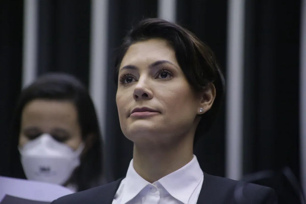 Michelle Bolsonaro será candidata ao Senado pelo DF, confirma Bia Kicis