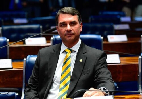 Flávio reúne candidatos ao Senado para pedir mais ataques ao Supremo