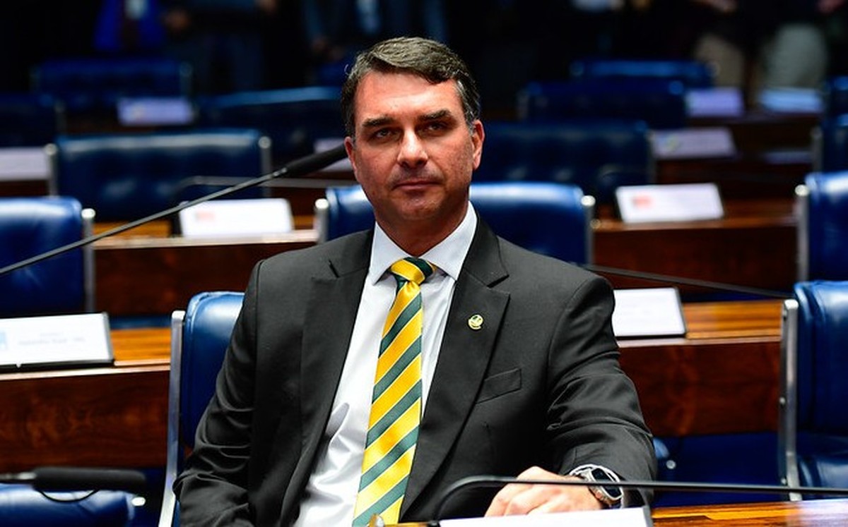 Flávio reúne candidatos ao Senado para pedir mais ataques ao Supremo