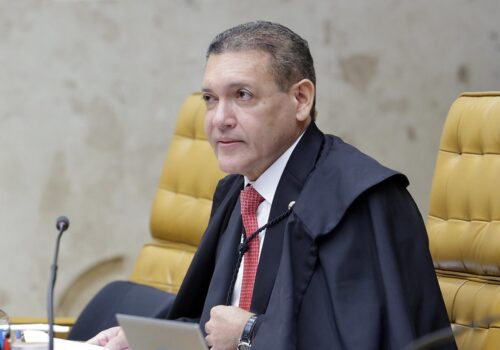 Nunes Marques defende sistema eleitoral brasileiro em reunião com representantes de embaixadas