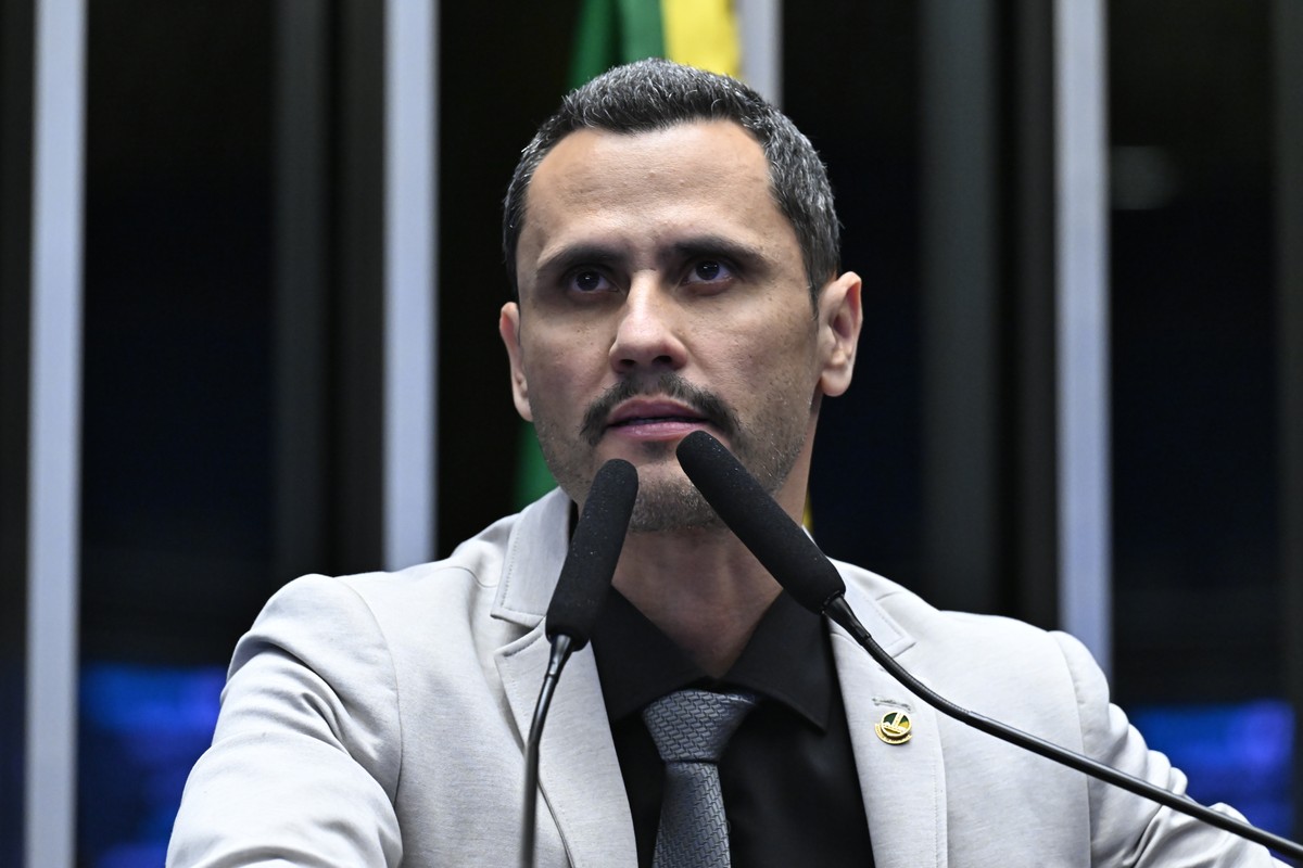 VÍDEO: Após desistir de candidatura, Cleitinho volta atrás e pede para disputar o governo de MG