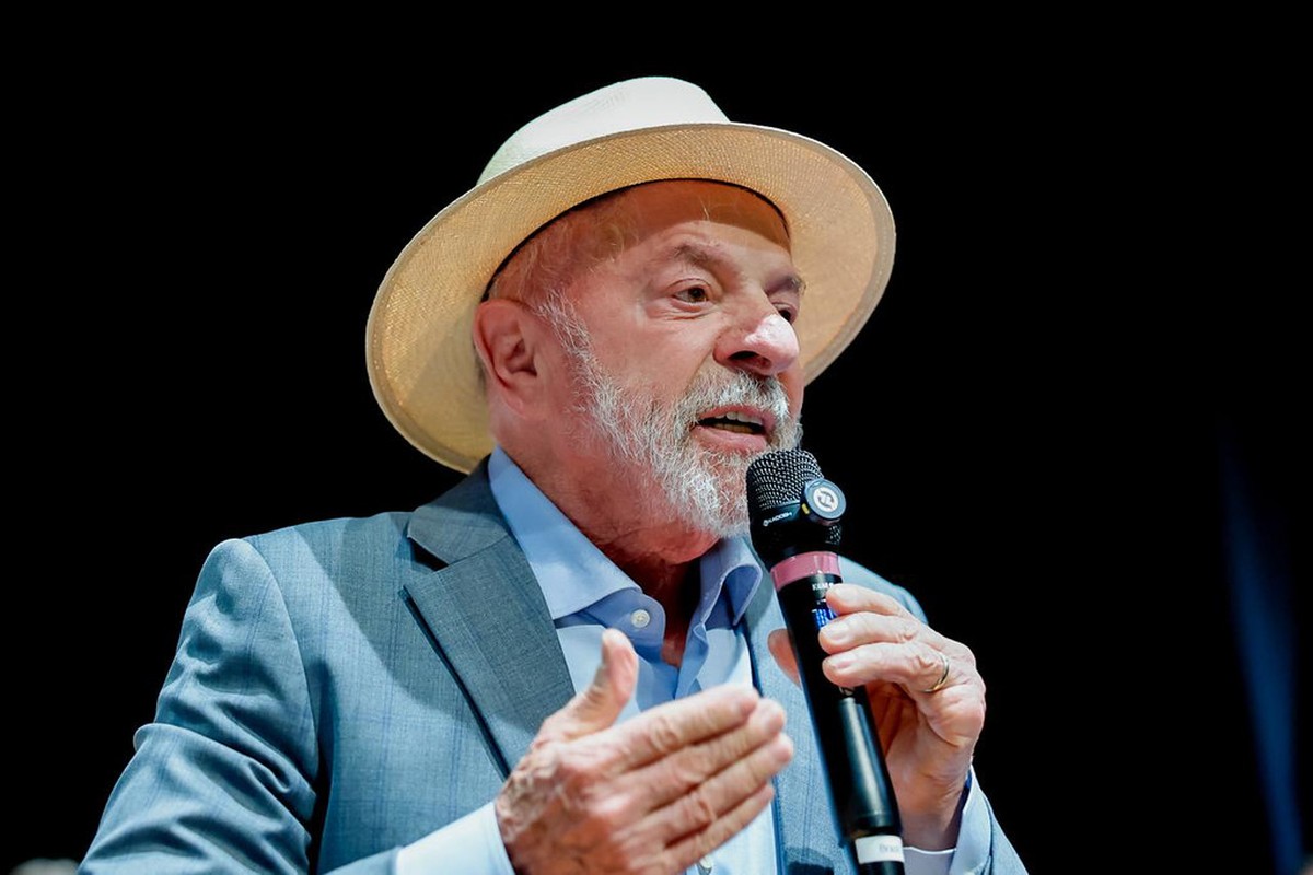 Lula sanciona nova regra para o piso do frete em aceno aos caminhoneiros