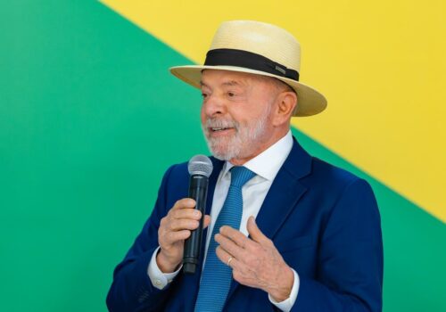 Lula definirá na próxima semana com Mota e Alcolumbre como acabar com taxa das blusinhas
