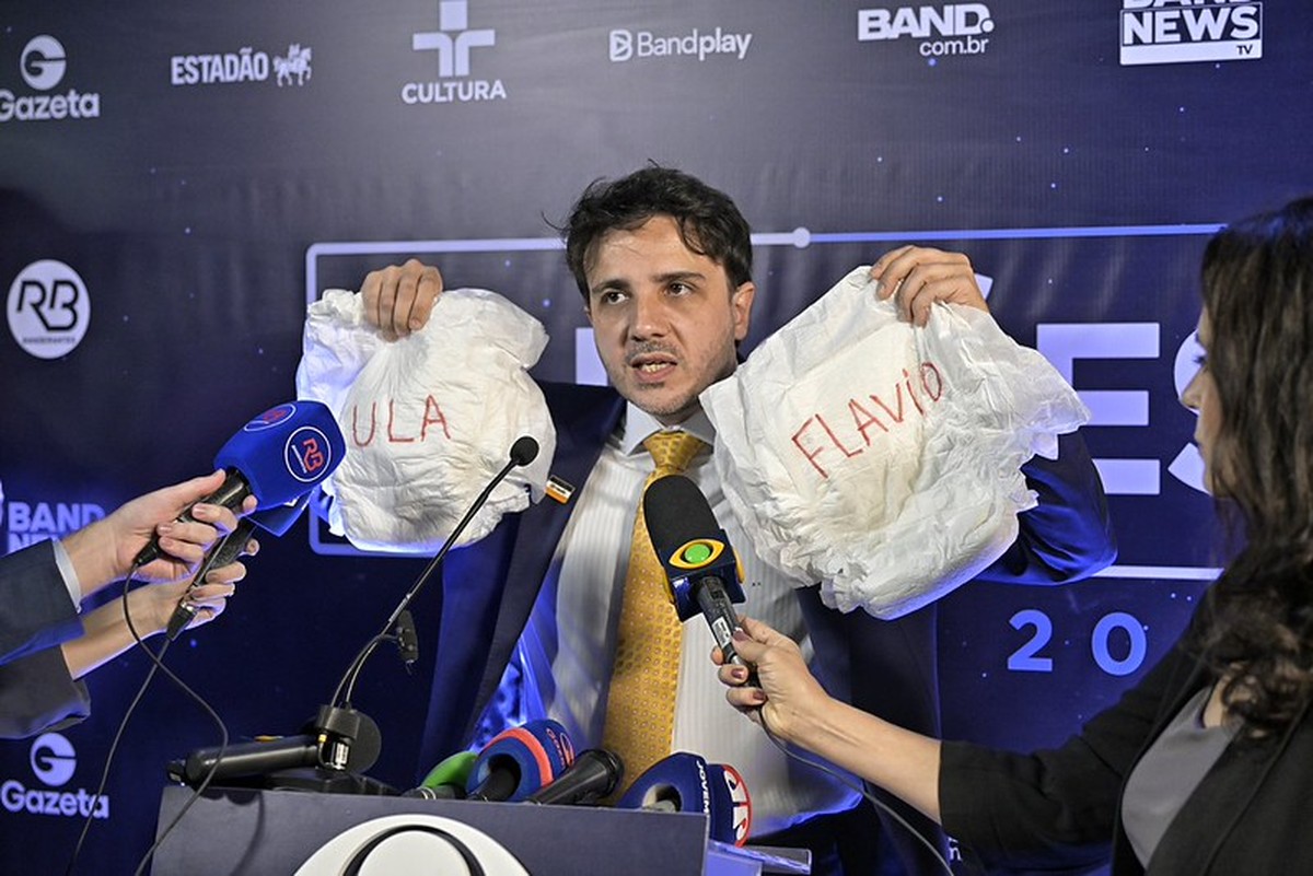 Debate da Band reúne apenas três presidenciáveis após desistências e ameaça de abandono