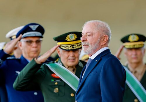Lula evita responder perguntas sobre investigação da PF contra Lulinha e Marcola