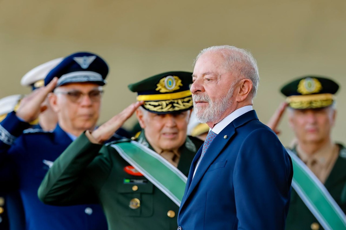 Lula evita responder perguntas sobre investigação da PF contra Lulinha e Marcola