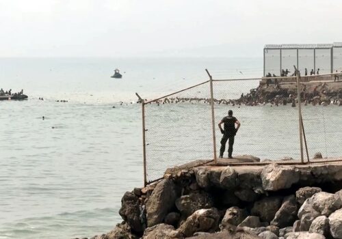Espanha e Marrocos reforçam fronteira em Ceuta por temor de nova onda migratória