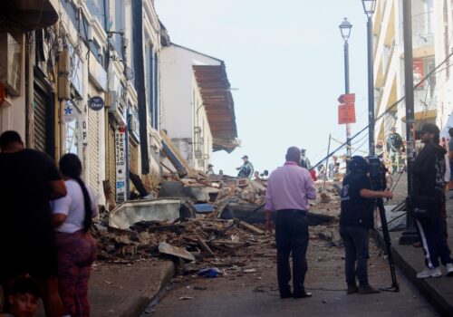Presidente colombiano ordena criação de centro de emergência após terremoto de magnitude 7,4
