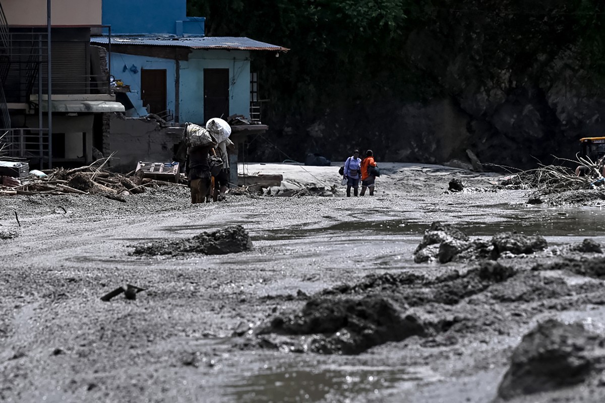 Novo lago criado por deslizamentos no Nepal enfrenta riscos devido ao acúmulo de água e previsão de chuvas
