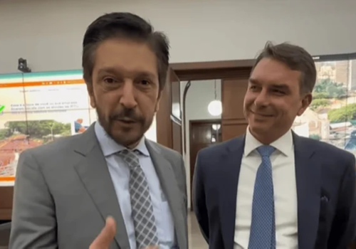 Flávio Bolsonaro escolhe periferia para primeira agenda na capital