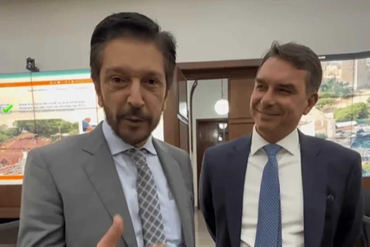 Flávio Bolsonaro escolhe periferia para primeira agenda na capital