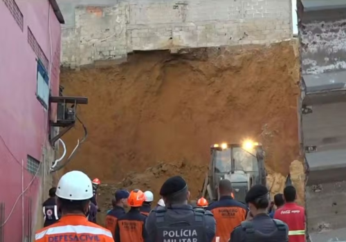 Quatro homens, três da mesma família, morrem soterrados em queda de muro de obra em Vitória (ES)