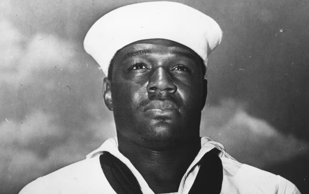Marinha dos EUA pode renomear navio que iria homenagear militar negro para Trump, diz imprensa americana