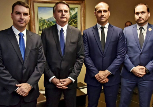 Filhos de Bolsonaro criticam Moraes por negar visita no Dia dos Pais: 'Não posso dar um abraço nele'