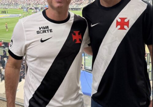 Torcedor do Vasco, Flávio Bolsonaro vai até São Januário em derrota para o Santos