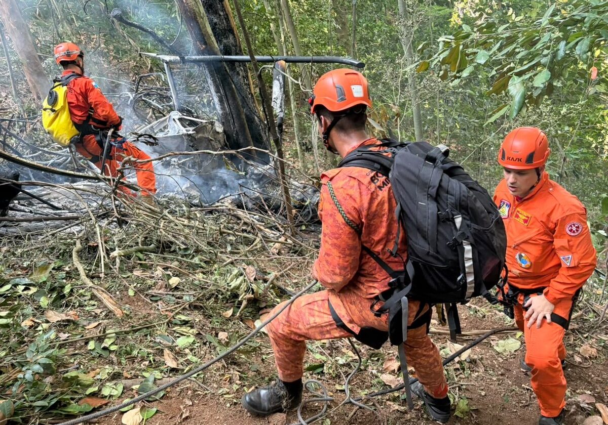 Cenipa e Polícia Civil apuram causas de queda de helicóptero na Vista Chinesa (RJ)