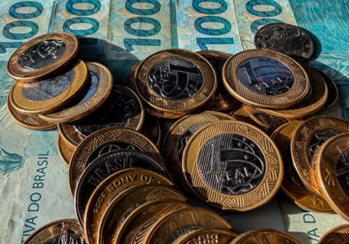 Fazenda propõe salário mínimo de R$ 1.741 em 2027