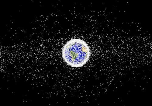 Do céu ao espaço: por que o lixo espacial virou uma ameaça crescente