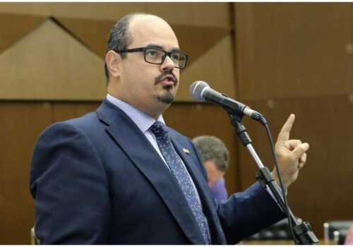 Governador Mateus Simões é oficializado candidato à reeleição em MG