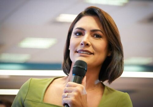 Michelle Bolsonaro registra candidatura ao Senado e declara R$ 4,4 milhões em bens