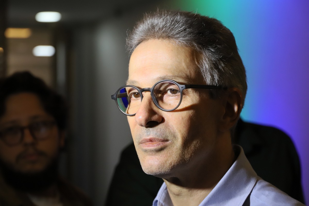 Zema diz que fará um 'choque' na área fiscal e irá 'privatizar tudo' se for eleito