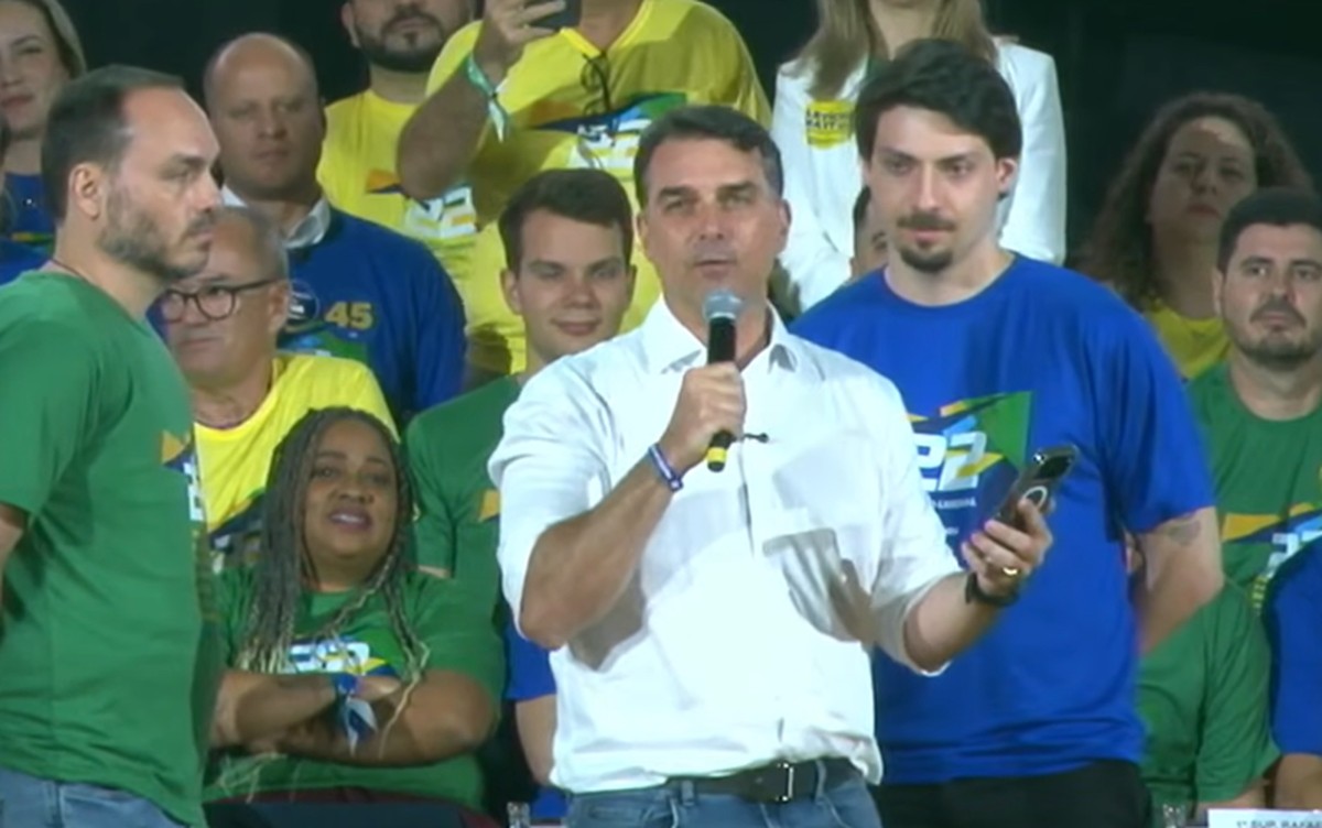 PL exibe discurso com voz de Bolsonaro durante convenção em Santa Catarina