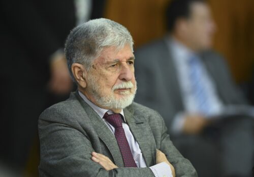 Celso Amorim classifica como 'bizarro' procedimento dos EUA na indicação de novo embaixador