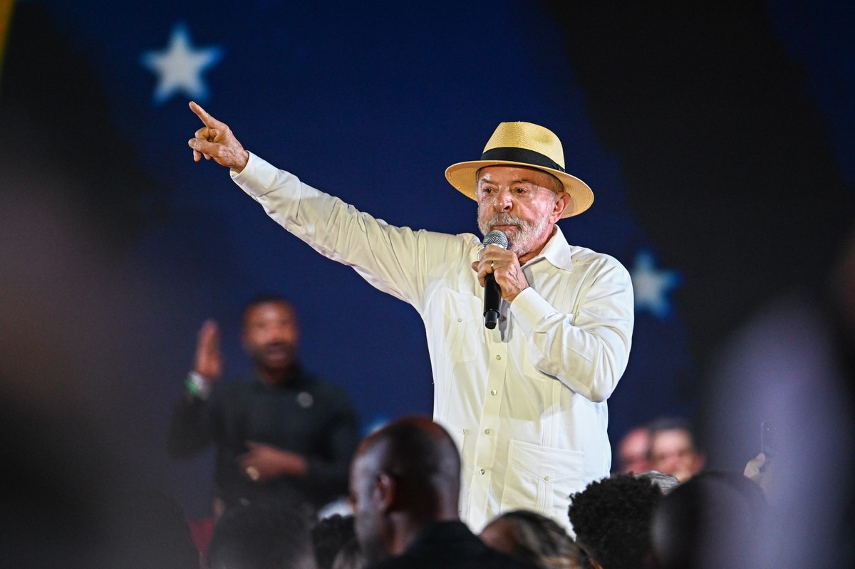 Em discurso na convenção nacional do PT, Lula se compara a Pelé