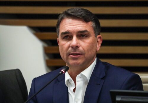 Após reunião com ministro de El Salvador, Flávio diz que Brasil deveria ter mais pessoas presas
