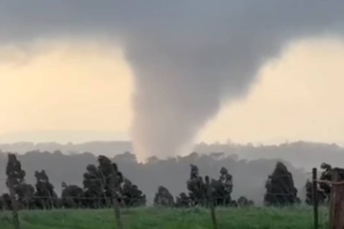 Tornado deixa rastro de destruição em Piraí do Sul, no Paraná