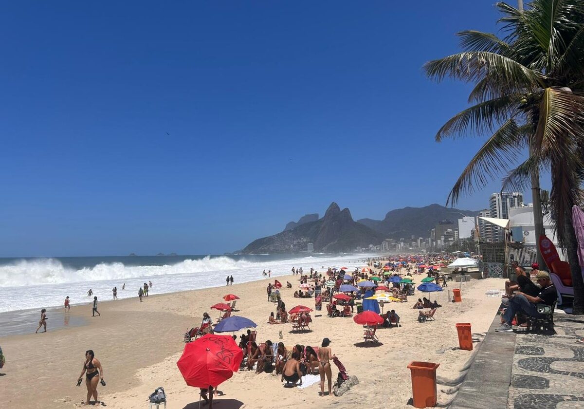 Após fortes ventos, Rio tem calor de até 37°C e risco alto de incêndios florestais neste domingo (9)