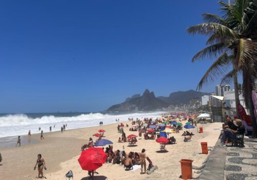 Após fortes ventos, Rio tem calor de até 37°C e risco alto de incêndios florestais neste domingo (9)