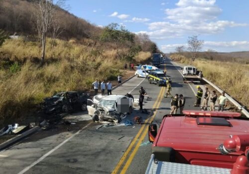 Acidente interdita BR-251 e deixa cinco mortos em Minas Gerais