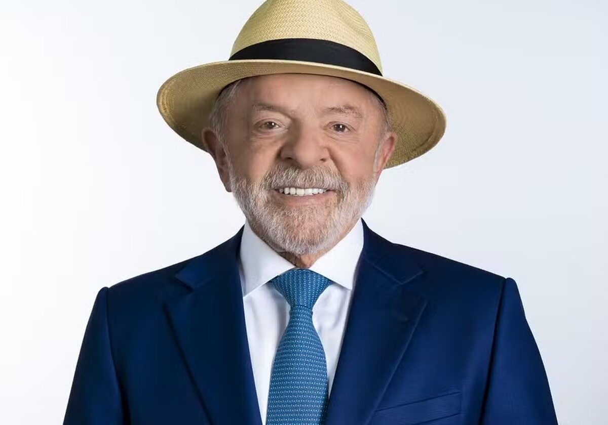 MPE dá aval à candidatura de Lula e não vê irregularidade em foto com chapéu