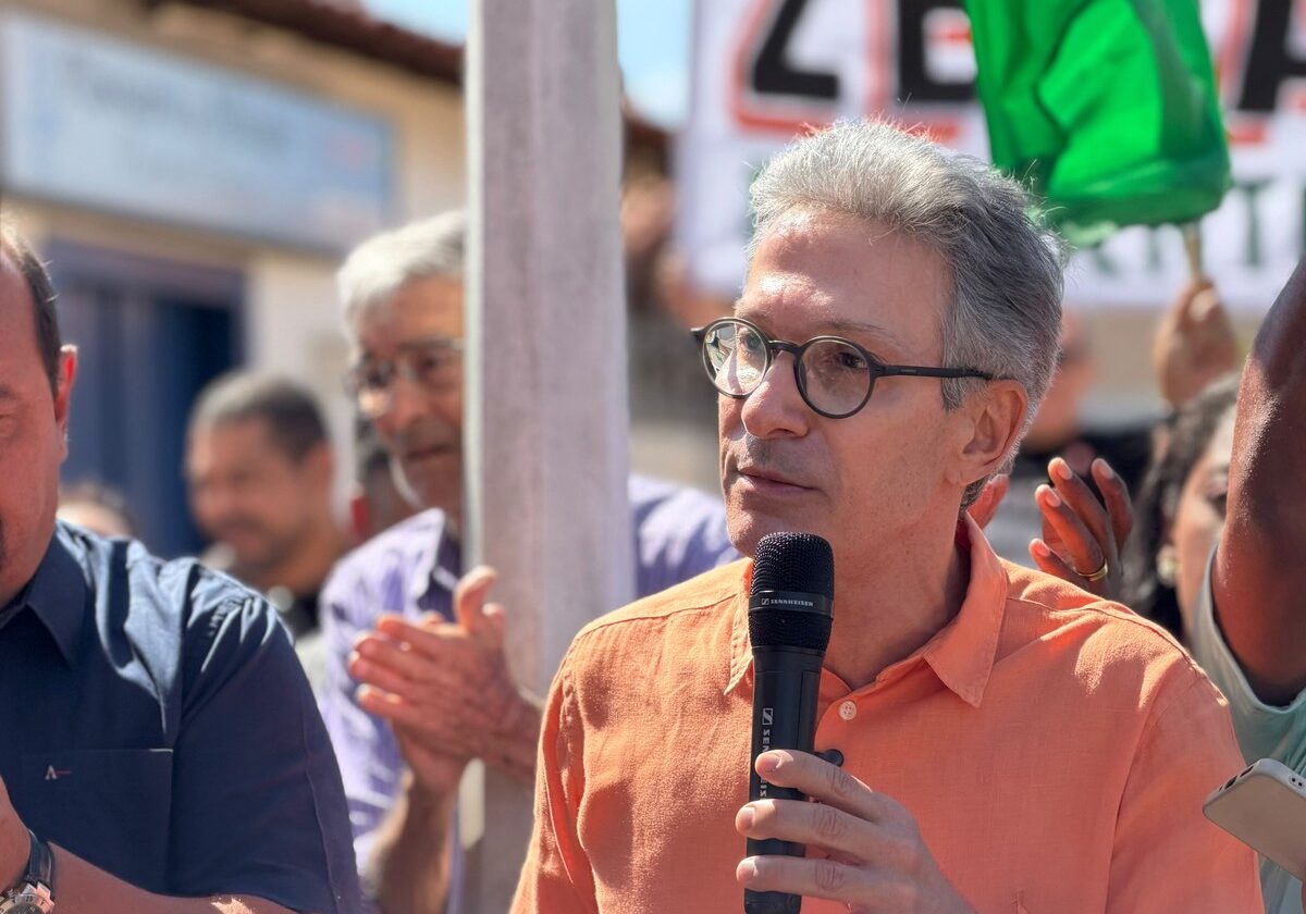 Em Minas Gerais, Zema inicia campanha com missa e críticas à política externa de Lula