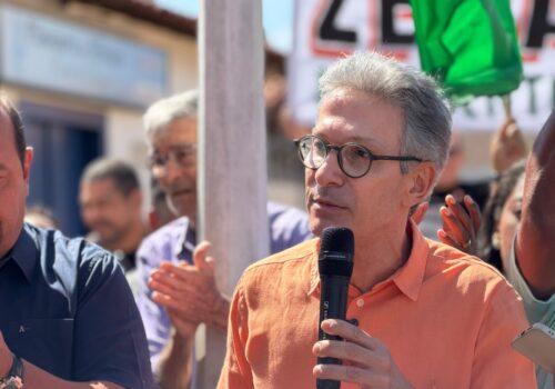 Em Minas Gerais, Zema inicia campanha com missa e críticas à política externa de Lula