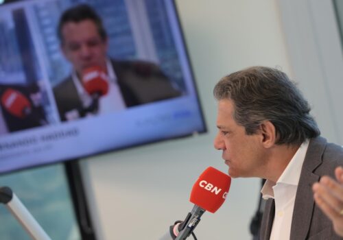 'Sou a favor de passar a régua e cumprir a lei quem quer que seja', diz Haddad sobre Lulinha