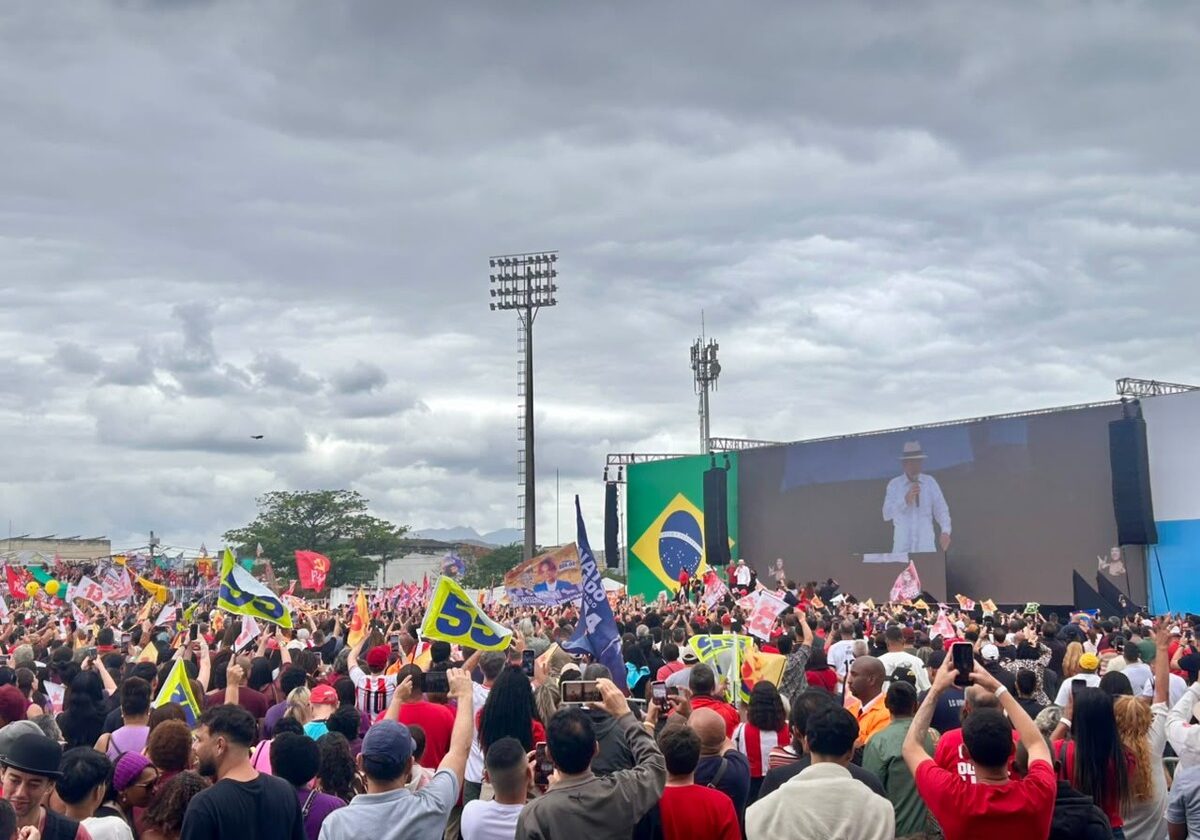 Em campanha no Rio, Lula diz que está cansado de ouvir Trump e Putin falarem em guerra