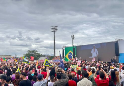 Em campanha no Rio, Lula diz que está cansado de ouvir Trump e Putin falarem em guerra