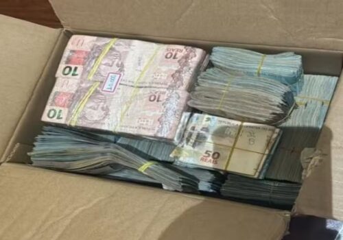 Quatro pessoas são presas em operação contra policiais suspeitos de cobrar propina para liberar cargas