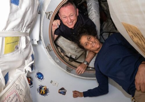NASA planeja voo de teste não tripulado em cápsula na qual astronautas ficaram presos em estação especial