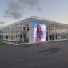 Lojas com produtos oficiais e licenciados do Rock in Rio 2026 são tomadas por filas no início do festival