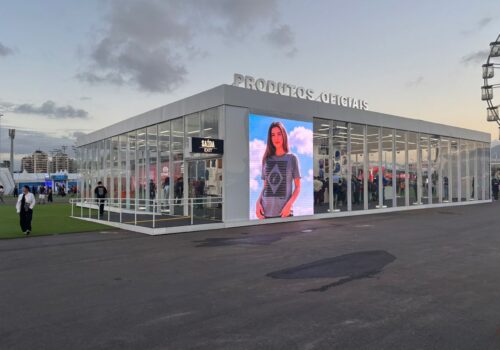 Lojas com produtos oficiais e licenciados do Rock in Rio 2026 são tomadas por filas no início do festival