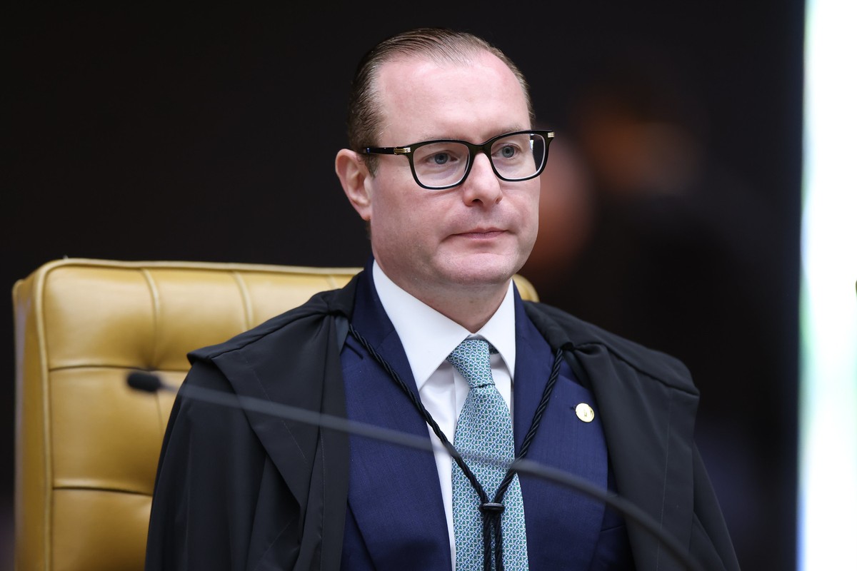Zanin determina que Anatel garanta acesso gratuito a site de checagem de notícias falsas do TSE