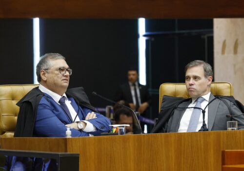 Dino envia a Fachin novos fatos sobre André Mendonça e determina apuração de ligação entre Master e cemitérios de SP