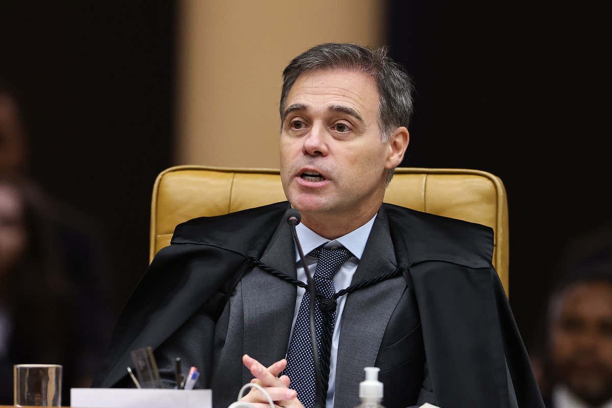 Mendonça usa identidade evangélica também como estratégia de comunicação política, diz teólogo