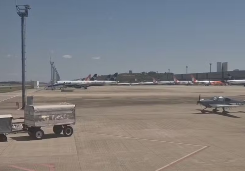 Aeroporto de Confins (BH) retoma operações após liberação da pista