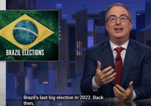 John Oliver fala sobre as eleições brasileiras no 'Last Week Tonight'